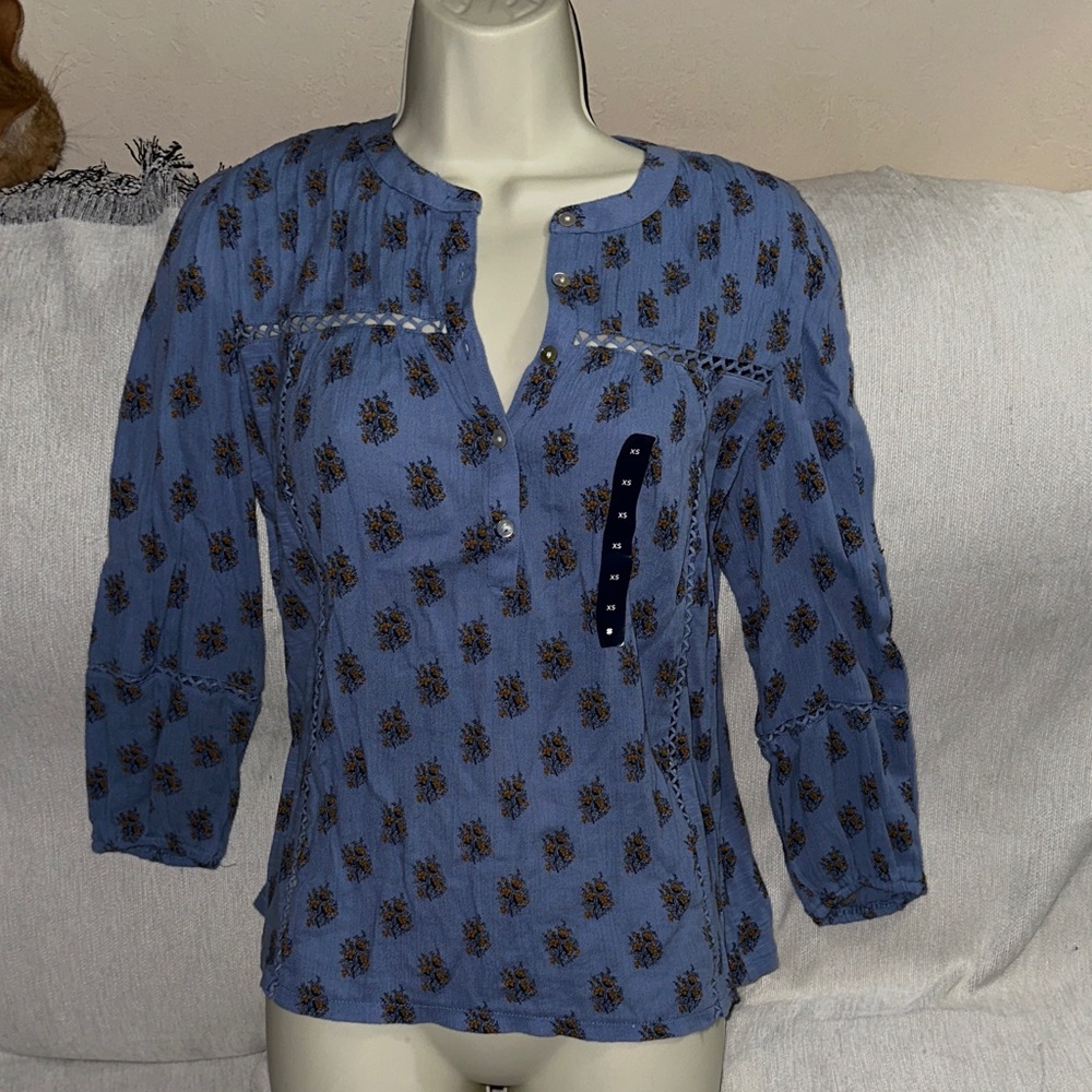 Lucky 🍀 brand XS Blue Floral Women's Top long sleeved with eyelet details New